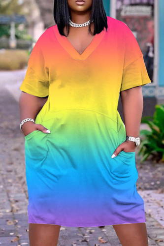 Vestido básico de manga corta con cuello en V y estampado informal en color