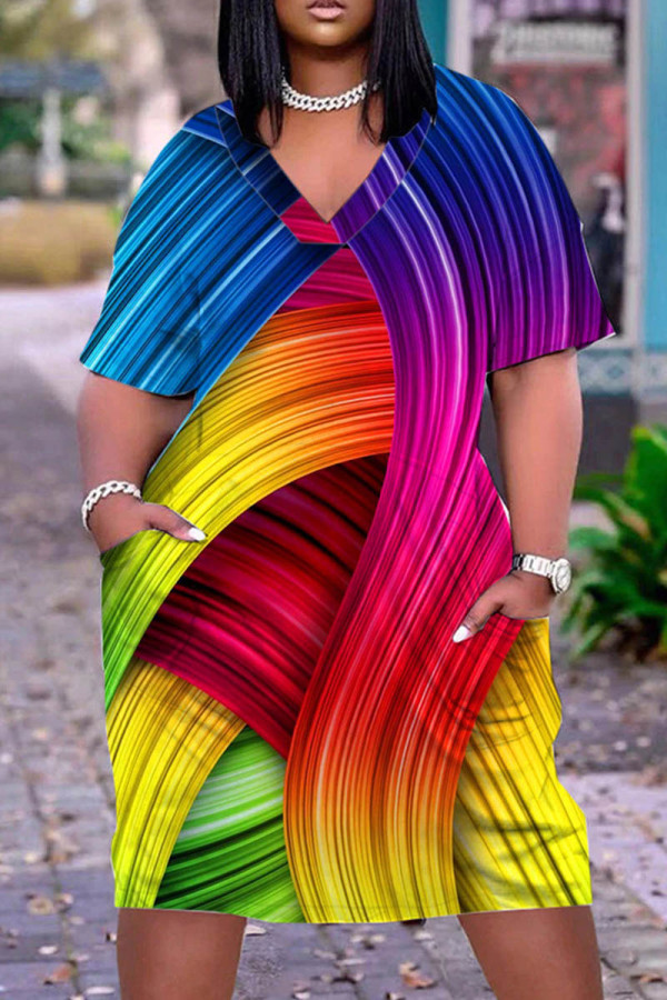 Vestidos multicoloridos casuais estampados básicos com decote em V manga curta