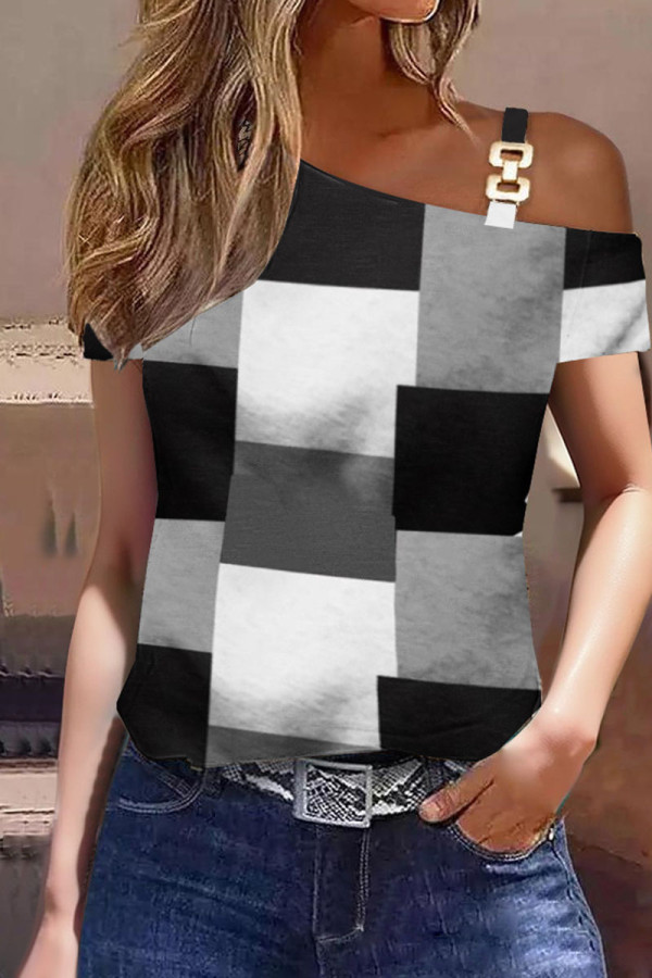 Camisetas con cuello oblicuo de patchwork con estampado casual en blanco y negro