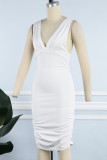 Weißes, sexy, solides, ärmelloses Kleid mit Falten und V-Ausschnitt