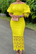 Желтые элегантные однотонные платья в стиле пэчворк с открытыми плечами и юбкой на один шаг (без броши)