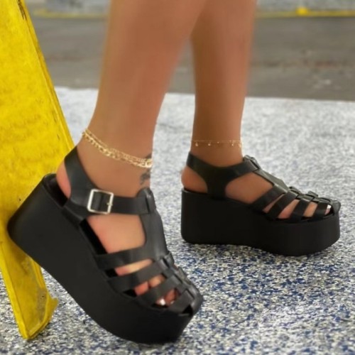 Chaussures compensées noires décontractées évidées en patchwork de couleur unie en maille ronde respirantes et confortables (hauteur du talon 2.76 pouces)