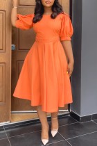 Оранжевое повседневное однотонное платье в стиле пэчворк с круглым вырезом и коротким рукавом Платья
