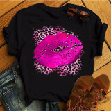 T-shirt con collo a O stampate con labbra casual con stampa leopardata