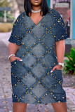 Himmelblaues, lässiges Patchwork-Kleid mit V-Ausschnitt und kurzen Ärmeln