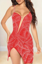 Vestido de patchwork sexy vermelho com perfuração a quente sem costas com fenda e alça espaguete sem mangas