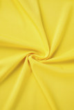 Deux pièces jaunes à col rabattu avec boucle et patchwork imprimé rue