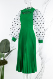 Vestidos plisados ​​con cuello en O de patchwork ahuecados con estampado de puntos casual verde