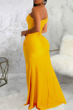 Fessura solida elegante sexy gialla della rappezzatura asimmetrica fuori dai vestiti dal vestito da sera della spalla