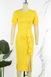 Vestidos de saia em um degrau amarelo casual patchwork sólido com decote em bico