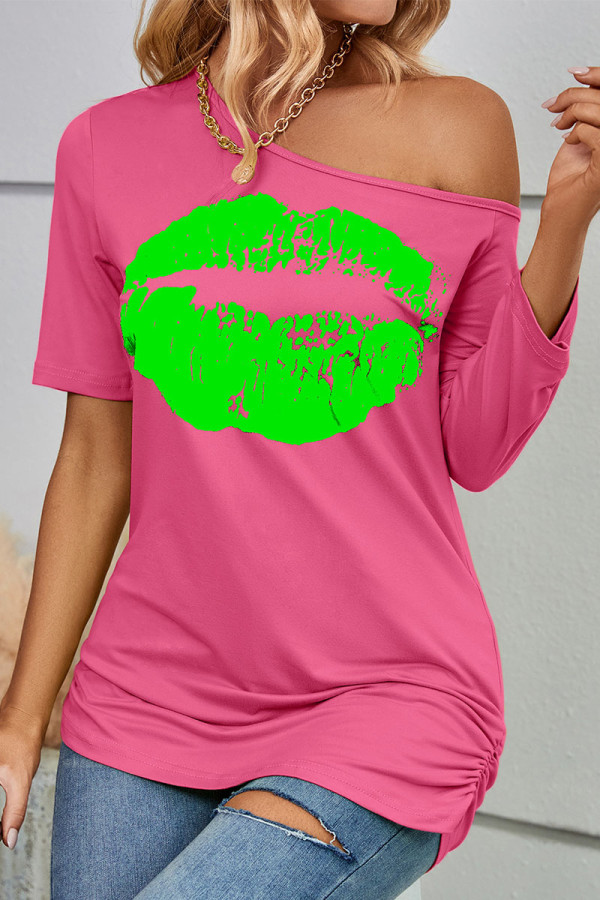 T-shirt con colletto obliquo con stampa stampata con labbra casual verde rosso rosa