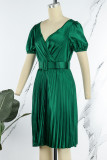 Pliegue de patchwork sólido casual con cinturón V cuello vestidos rectos verdes