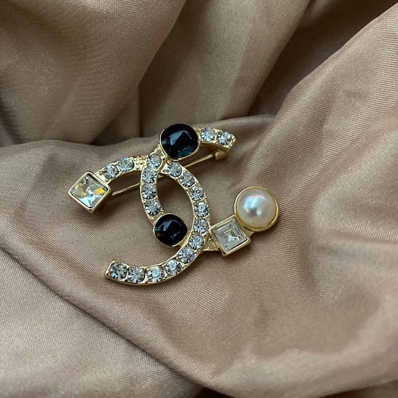 

Gold Simplicity Geometric Rhinestone Brooch