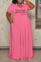 Rosarotes, lässiges Patchwork-Kleid mit V-Ausschnitt und geradem Buchstabendruck in Übergröße