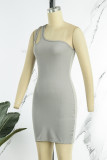 Серебристо-серое сексуальное повседневное однотонное платье без рукавов с открытой спиной на одно плечо Платья