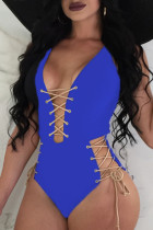 Blaue, sexy, einfarbige Badebekleidung mit überkreuzten Trägern