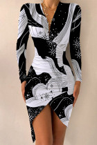 Vestido irregular con escote en V y pliegues en patchwork con estampado elegante en blanco y negro Vestidos
