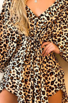 Leopardenmuster, sexy, lässiger Druck, Frenulum, V-Ausschnitt, unregelmäßiges Kleid (mit Gürtel)
