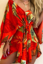 Rote sexy lässige bedruckte Frenulum-Kleider mit V-Ausschnitt und unregelmäßigem Kleid (mit Gürtel)