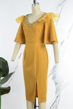 Vestidos de falda de un paso con cuello en V y abalorios con hendidura de retazos sólidos informales amarillos
