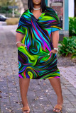 Повседневное платье цвета фуксии с принтом и V-образным вырезом и короткими рукавами