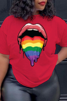 T-shirt con collo a V patchwork stampato labbra rosse