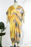 Rosenrotes, lässiges Patchwork-Kleid mit asymmetrischem V-Ausschnitt und unregelmäßigem Print