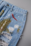 Pantaloncini di jeans regolari strappati a vita media con stampa casual azzurra (soggetti all'oggetto reale)