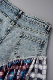 Shorts jeans azul claro casual xadrez de rua com folho cintura média