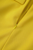 Vestidos amarelos casuais elegantes lisos com babados e decote ombro a ombro com saia