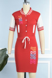 Красные повседневные платья с принтом и воротником-стойкой с буквенным принтом и юбкой-карандашом