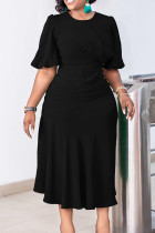 Vestidos pretos elegantes com patchwork liso e decote em bico