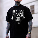 Schwarzer Totenkopf mit grafischem OK-Muster, lässiges T-Shirt mit schwarzem Aufdruck