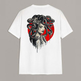 T-shirt Blanc Sorcière Sombre avec des Serpents Autour d'Elle Graphique Décontracté Imprimé Blanc