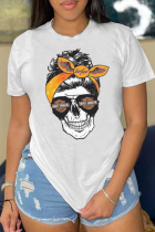 Weiße T-Shirts mit Street Basis-Print und Totenkopf-Patchwork mit O-Ausschnitt