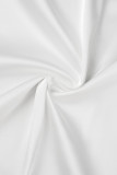 Белое сексуальное однотонное длинное платье на тонких бретелях с разрезом на спине