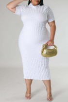 Weißes, lässiges, solides Basic-Kleid mit halbem Rollkragen und kurzen Ärmeln in Übergröße