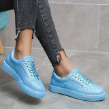 Sapatos casuais de patchwork azul lago com porta arredondada