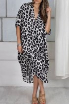 Lichtgrijze casual print luipaard patchwork jurk met V-hals en print