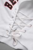 Tops de cintura alta con diseño de tiras recortadas de retazos de letras de calle informales blancas