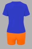 Blau-orangefarbener, lässiger Zweiteiler mit Buchstaben-O-Ausschnitt und kurzen Ärmeln