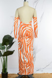 Robe longue orange à imprimé décontracté dos nu sur l'épaule