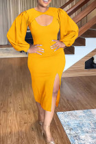 Желтые элегантные однотонные платья-юбки с круглым вырезом и разрезом в стиле пэчворк