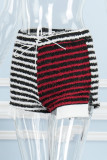 Pantalones cortos con estampado de posicionamiento recto ajustado en contraste con abertura a rayas rojas casuales