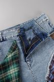 Saia jeans cintura alta assimétrica com patchwork e estampa de rua azul cowboy