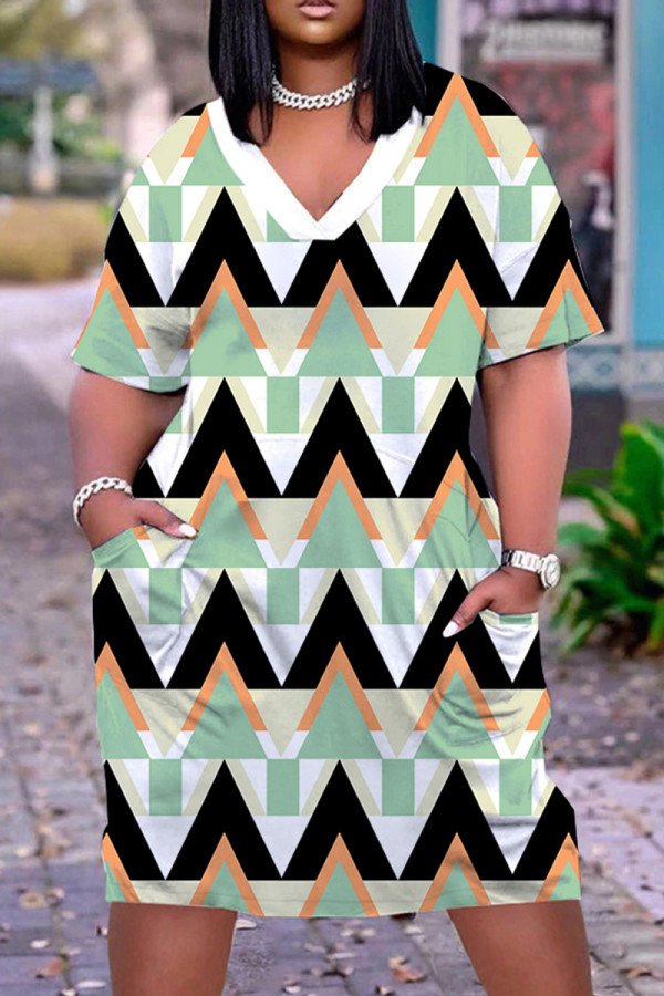 Зеленое повседневное платье с коротким рукавом и V-образным вырезом в стиле пэчворк с принтом