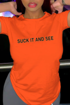 T-shirt arancioni casual con stampa patchwork lettera O collo