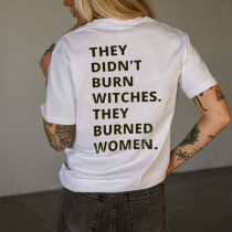 Weißes T-Shirt mit Aufdruck „Sie haben keine Hexen verbrannt, sie haben Frauen verbrannt“.