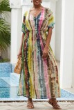 Пляжное платье цвета радуги с повседневным принтом в стиле пэчворк с разрезом и V-образным вырезом Платья