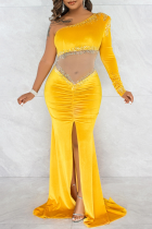 Желтые сексуальные однотонные платья в стиле пэчворк с разрезом и косым воротником